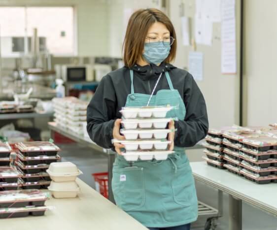 お弁当製造・宅配の風景